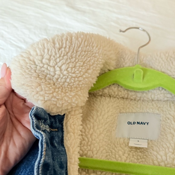 Old Navy Women's Blue Denim Sherpa Trucker Jacket - Picture 12 of 15